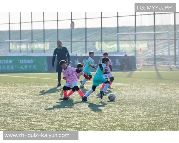 激情四溢的足球元旦杯盛典开启新年运动热潮,球迷齐聚共庆精彩赛事 激情四溢的足球元旦杯盛典开启新年运动热潮,球迷齐聚共庆精彩赛事